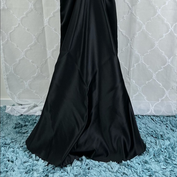 🔥ELEGANT🔥🚨David's Bridal🚨Black Satin Strapless Gown With Back Bustle Detail - Picture 7 of 10